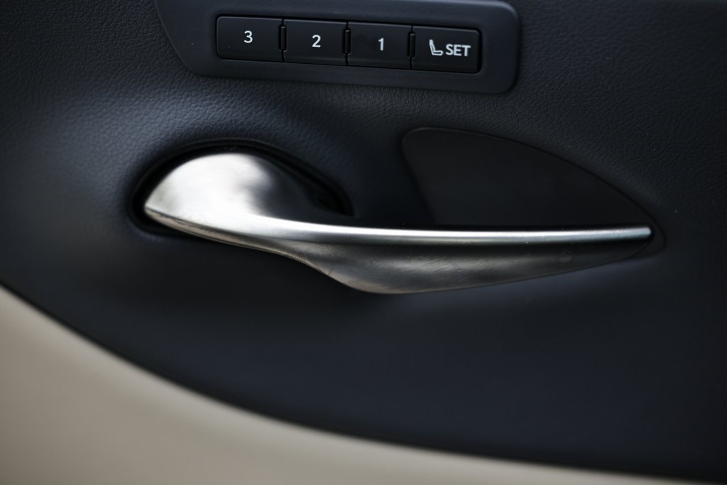 2021 Lexus ES 300h photo 15