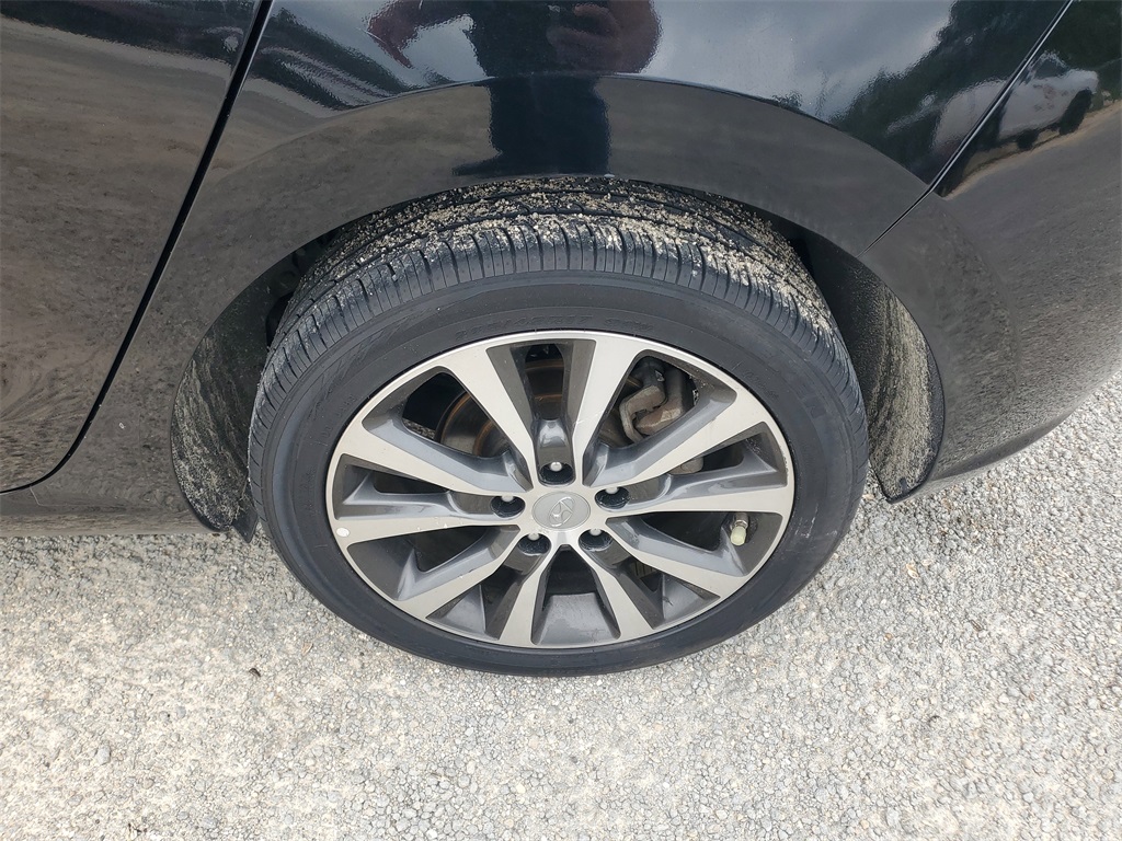 2020 Hyundai Elantra GT Base photo 5