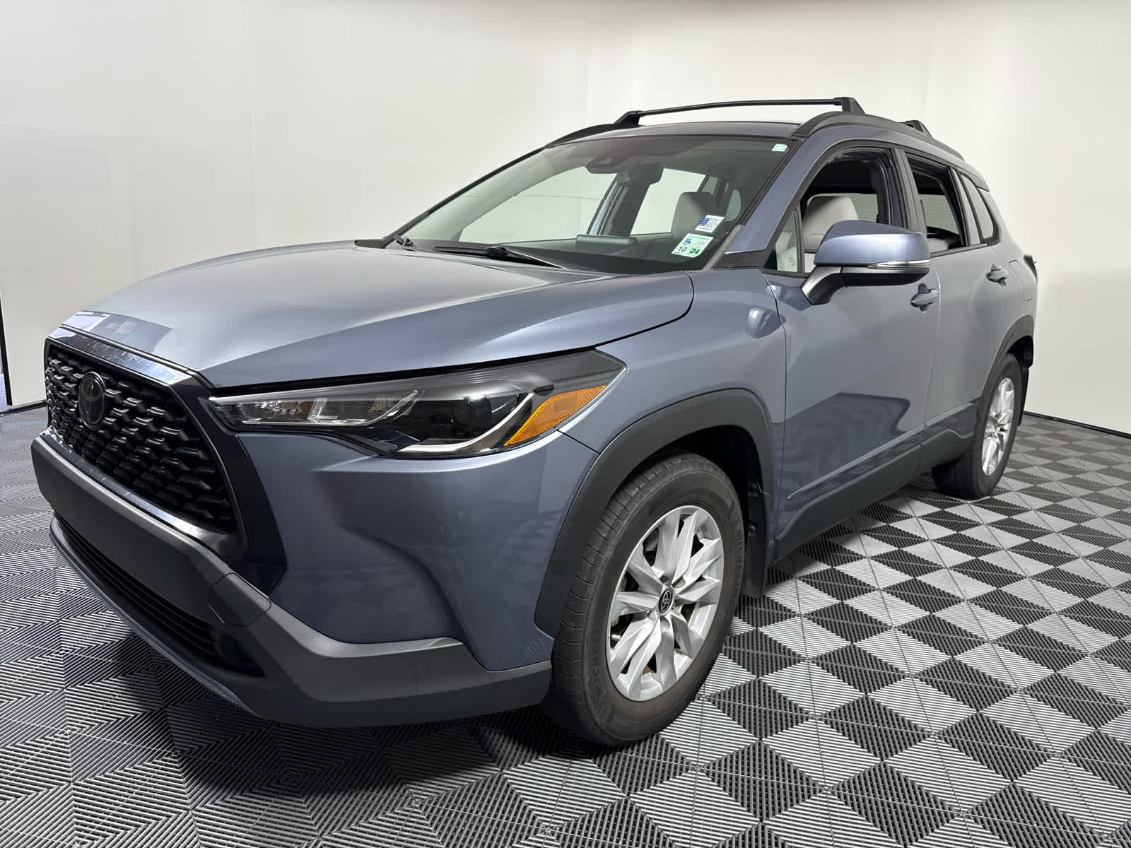2022 Toyota Corolla Cross LE photo 11