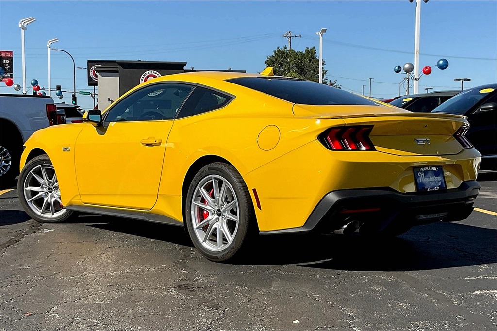 2024 FORD MUSTANG - Image 8