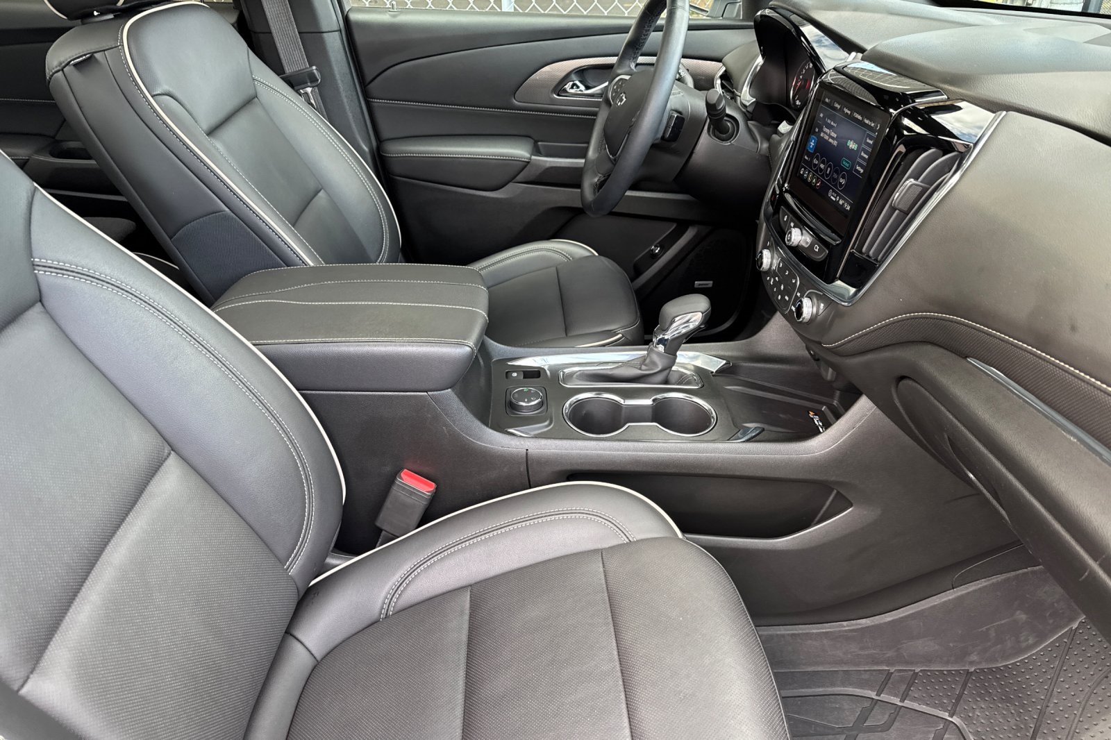 2024 Chevrolet Traverse Premier photo 17