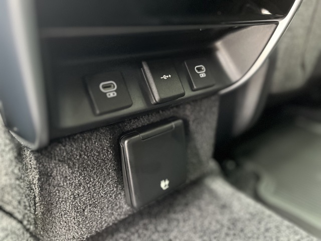 2025 Land Rover Range Rover SE photo 47