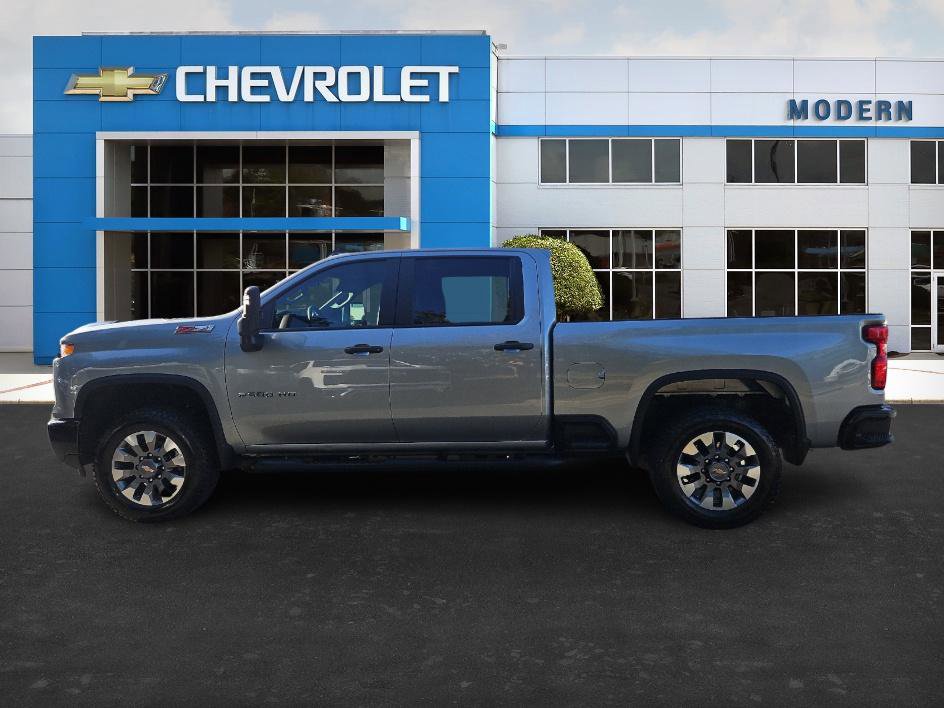 2025 Chevrolet Silverado 2500HD Custom photo 2