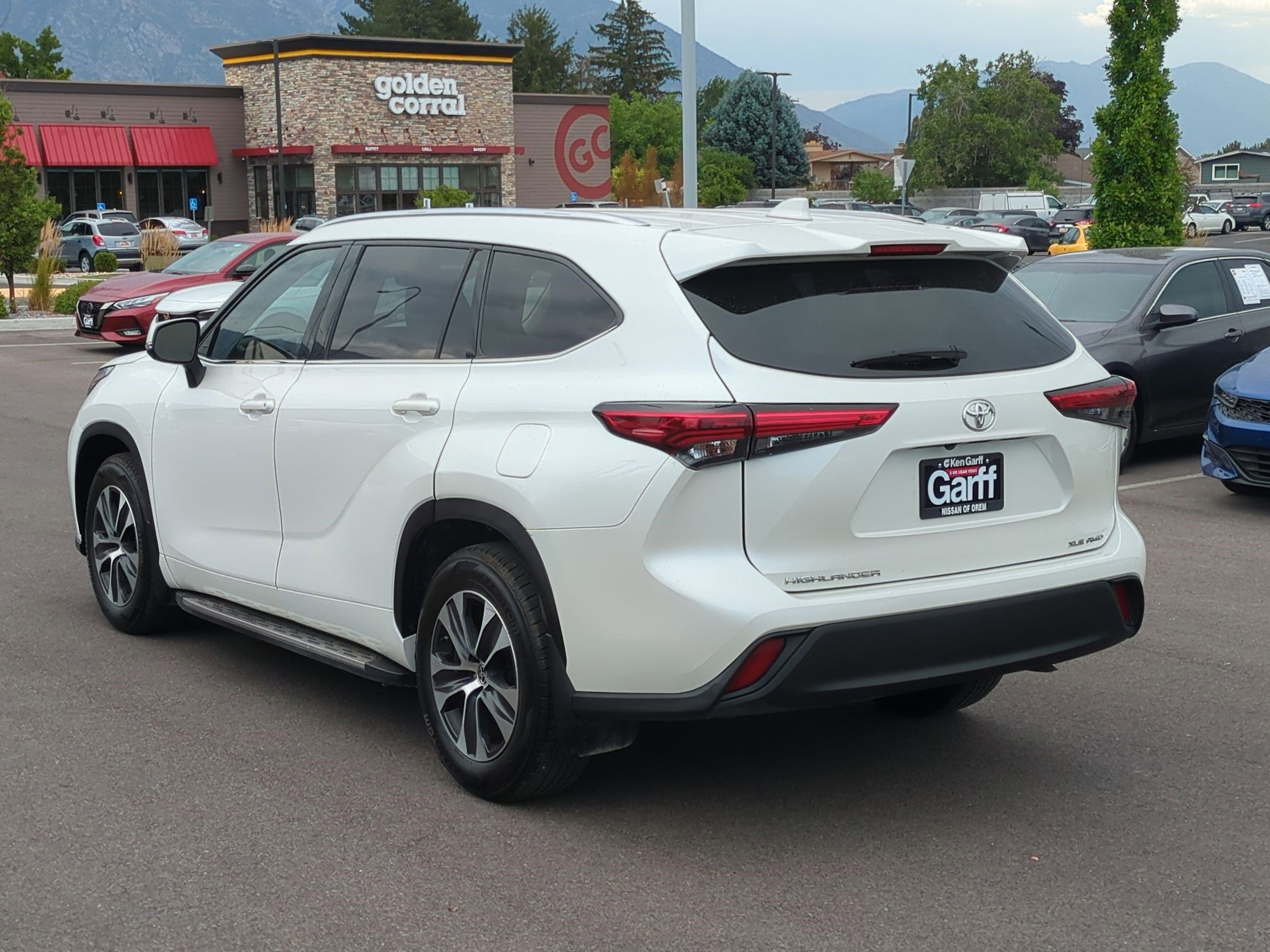 2021 Toyota Highlander XLE photo 4