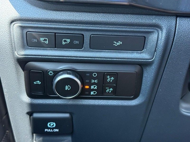 2023 Ford F-150 XLT photo 16