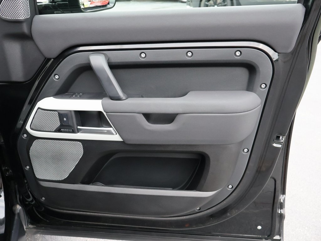 2023 Land Rover Defender 130 SE photo 11