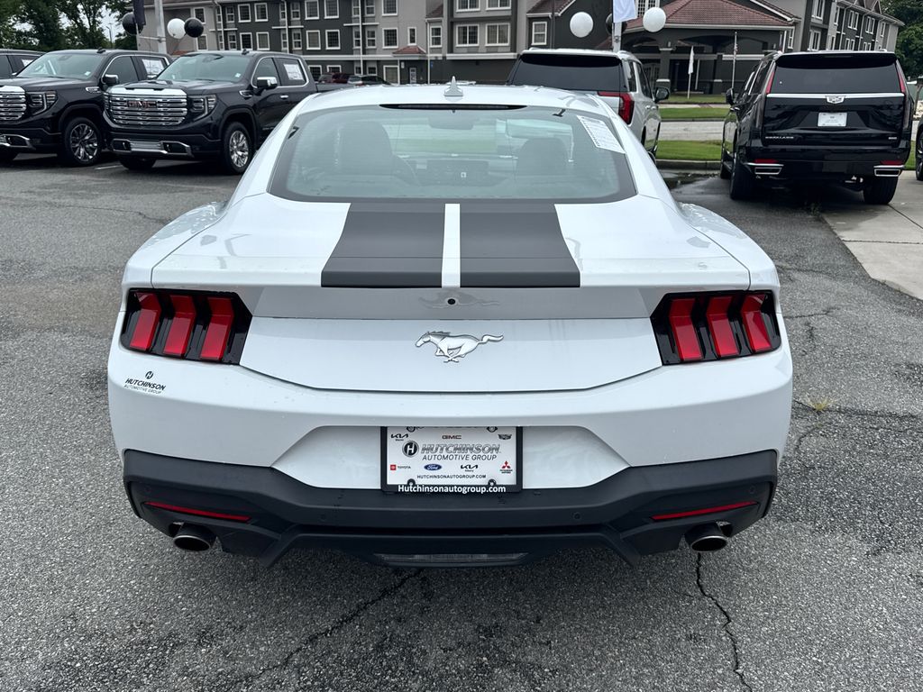 2024 Ford Mustang EcoBoost photo 4