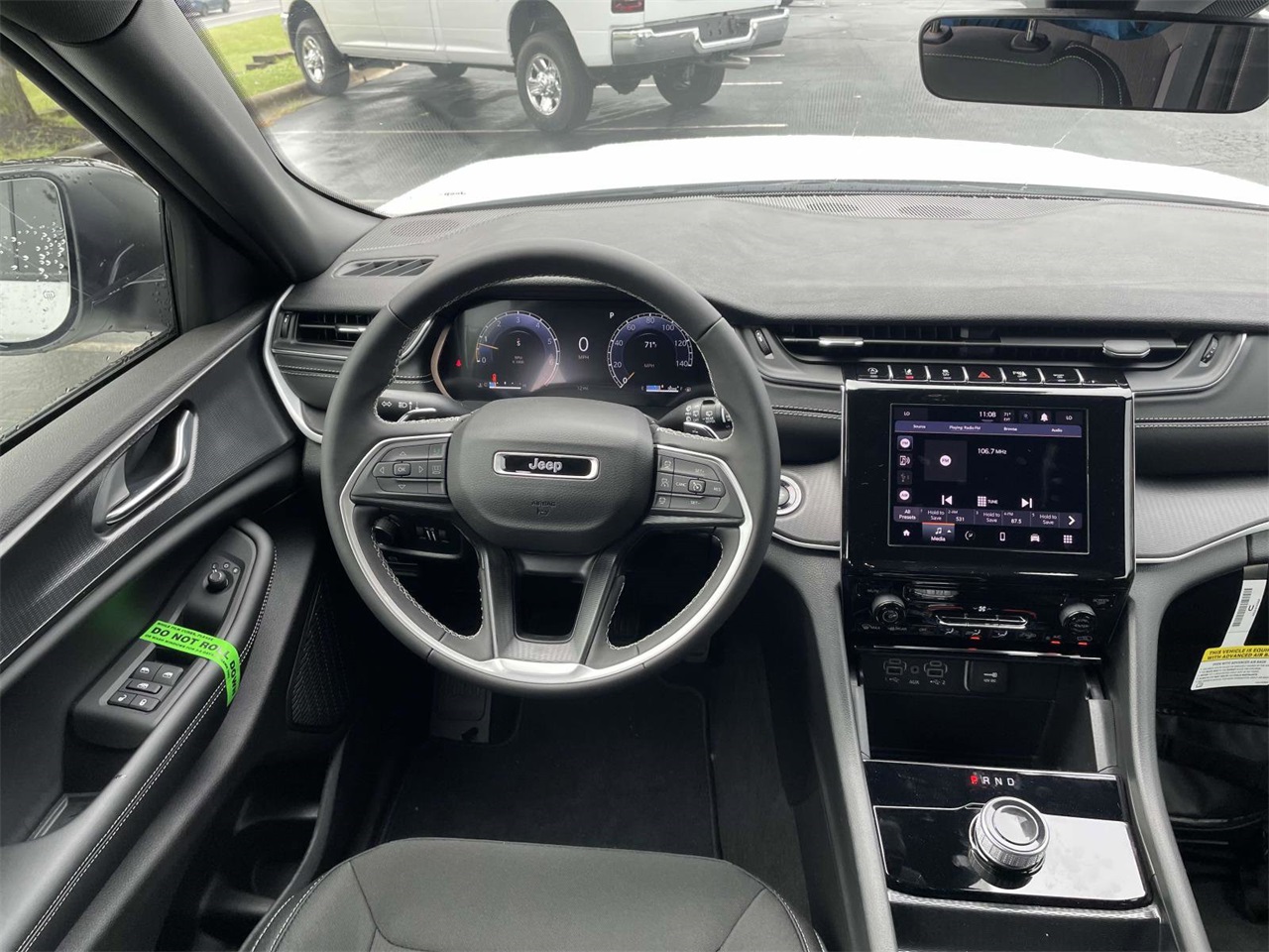 2025 Jeep Grand Cherokee Laredo photo 3