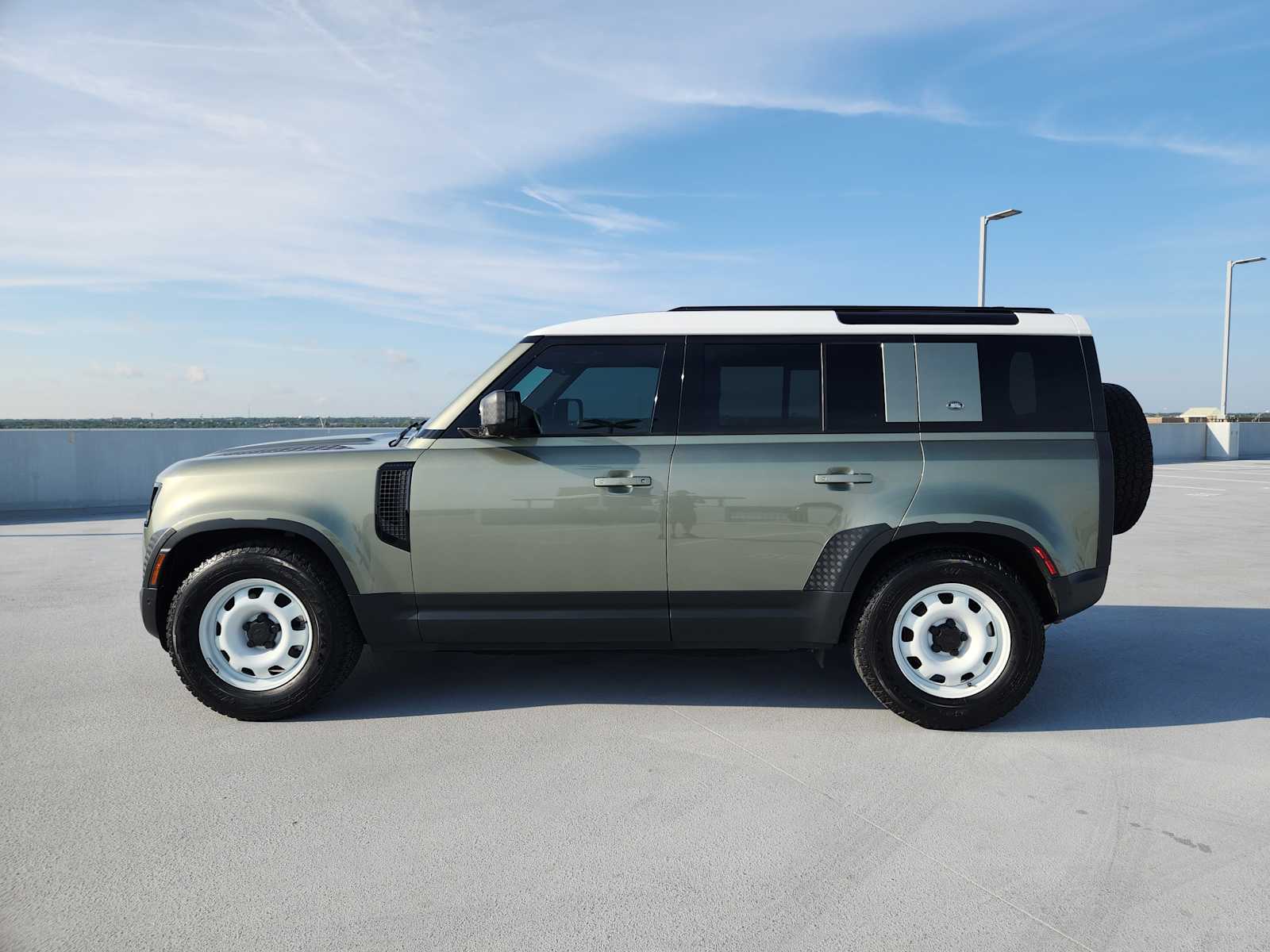 2024 Land Rover Defender S photo 4