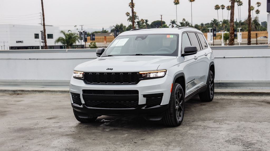 2024 Jeep Grand Cherokee Altitude photo 4