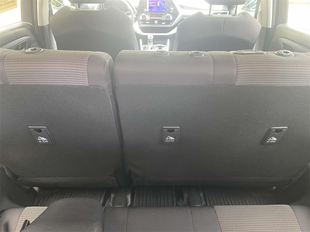 2024 Toyota Highlander LE photo 5