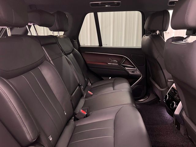 2024 Land Rover Range Rover SE photo 14