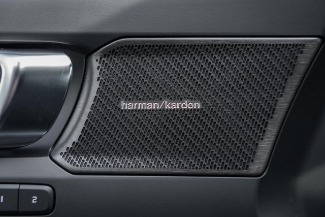 2026 Volvo XC40 photo 33