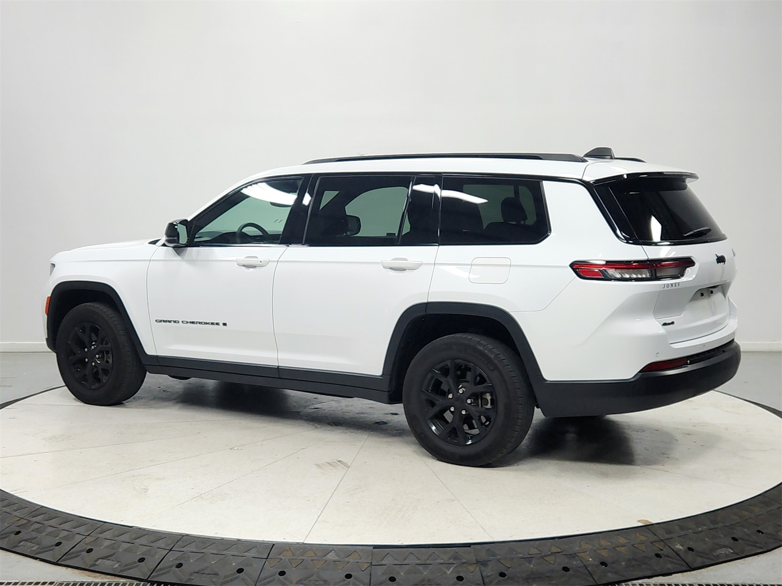 2024 Jeep Grand Cherokee Altitude photo 3