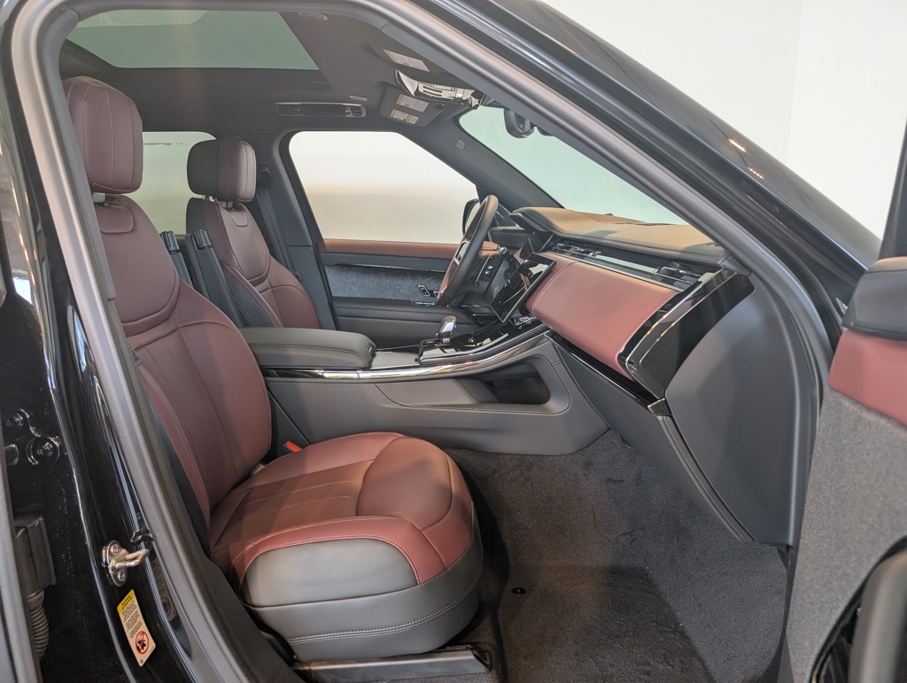2025 Land Rover Range Rover Sport SE photo 27