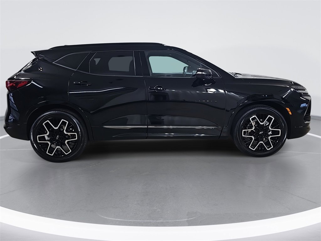 2023 Chevrolet Blazer RS photo 2
