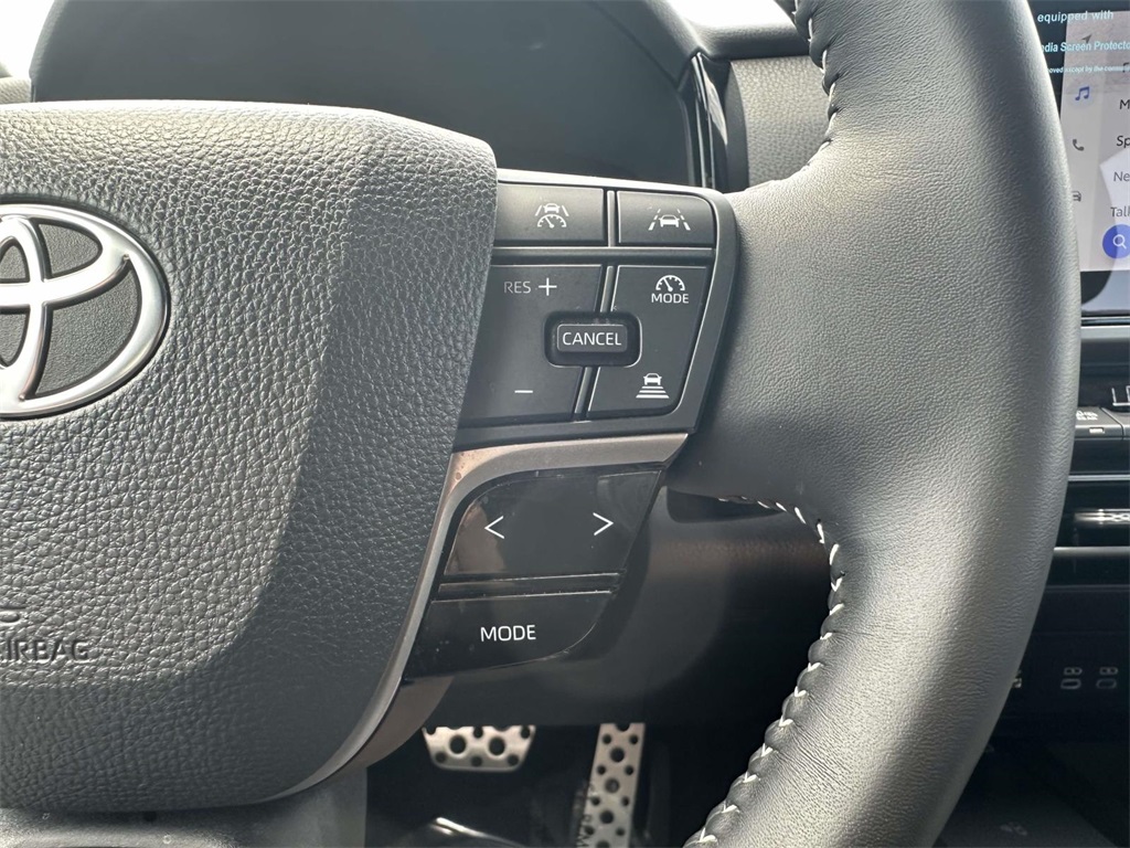 2025 Toyota Camry SE photo 13