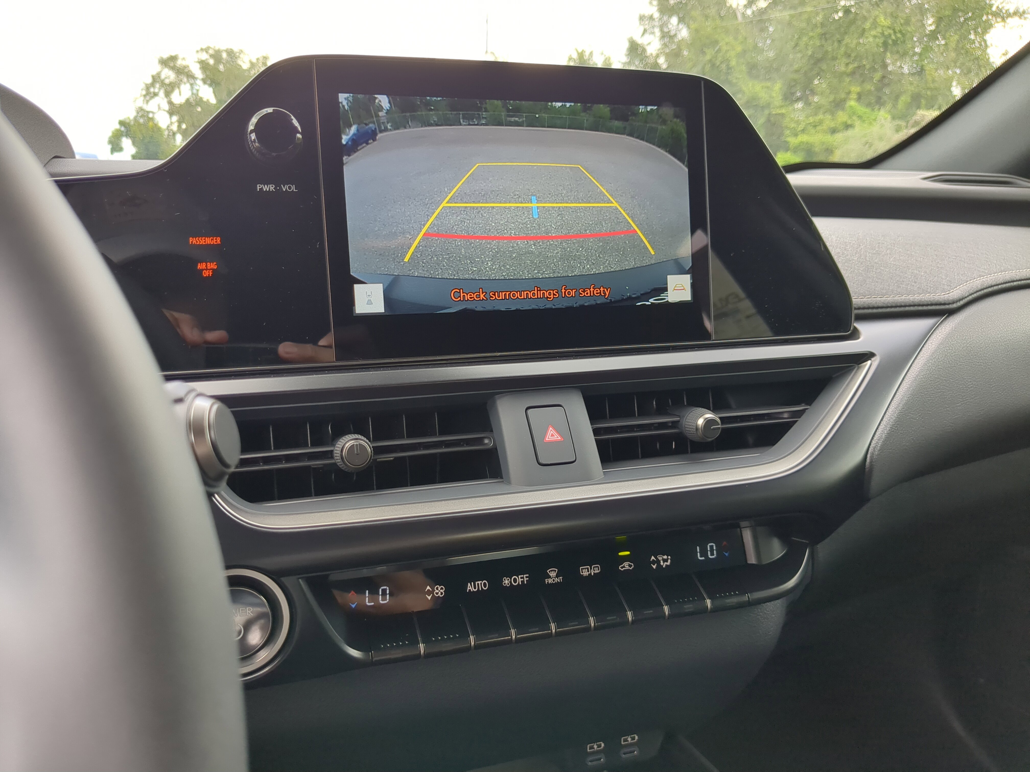 2025 Lexus UX photo 19