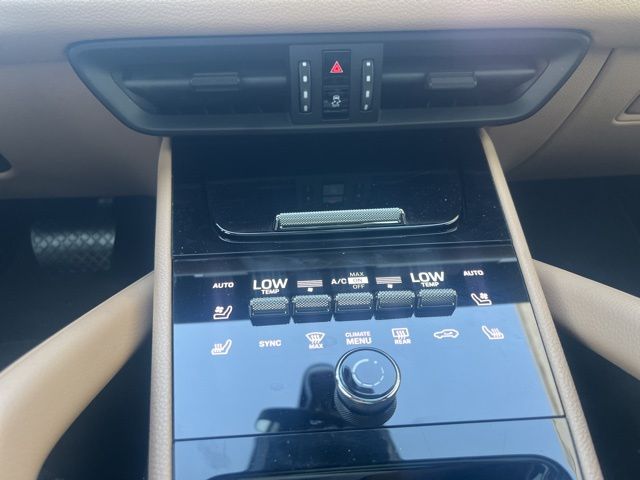 2024 Porsche Cayenne Base photo 9