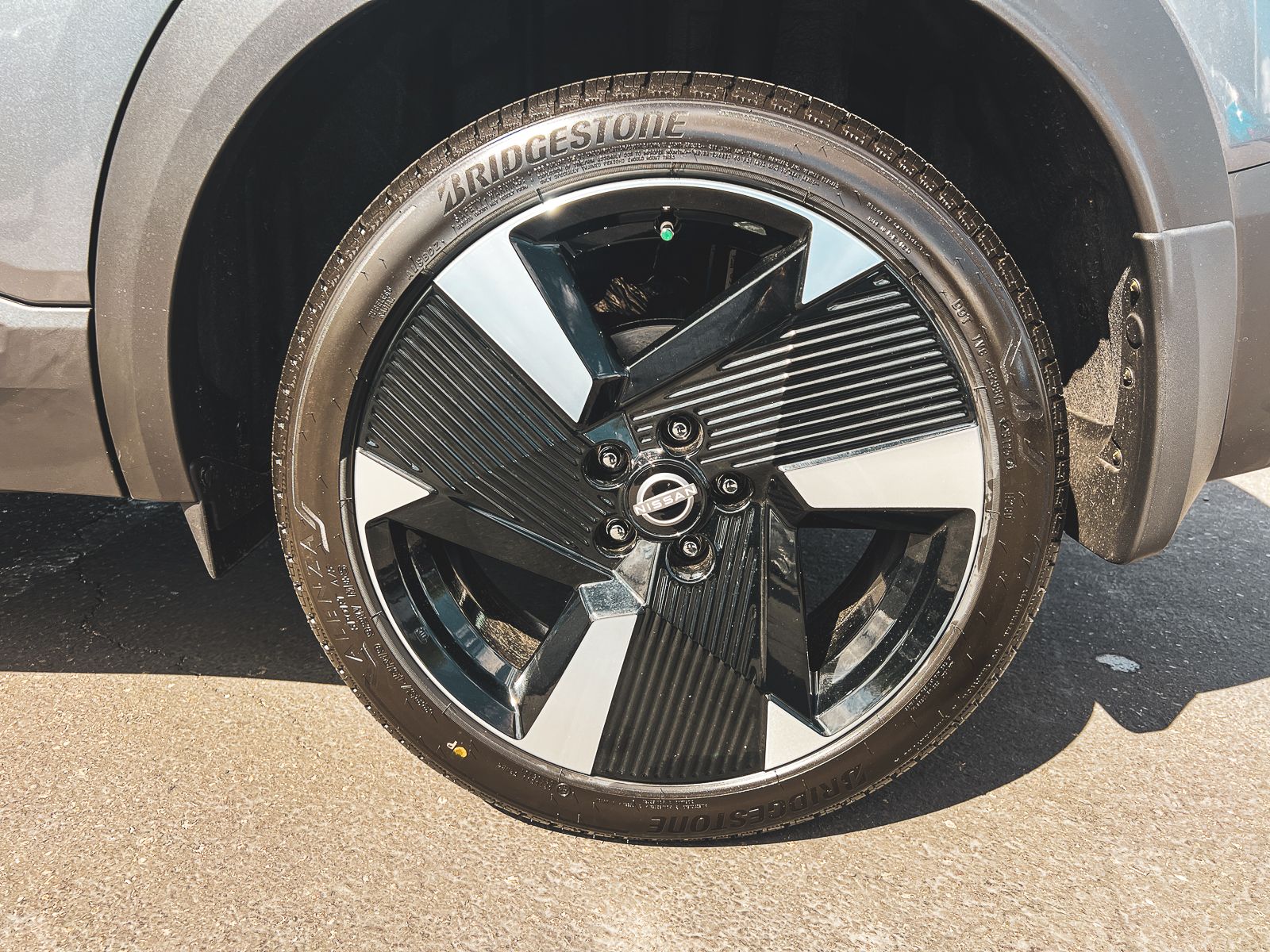 2026 Nissan Kicks SR photo 4