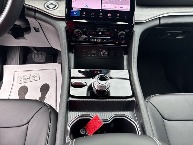 2025 Jeep Grand Cherokee Limited photo 17