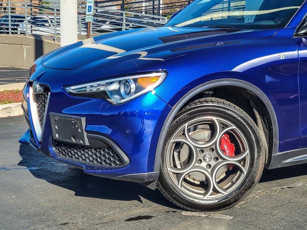 2022 Alfa Romeo Stelvio Ti photo 2