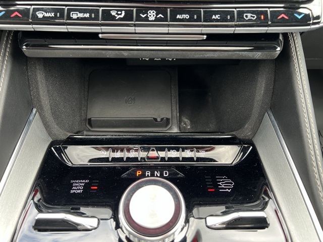 2024 Jeep Wagoneer L Series II photo 13