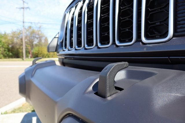 2025 Jeep Wrangler Sahara photo 4