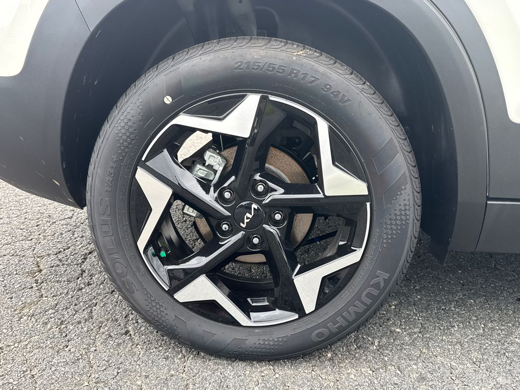 2025 Kia Seltos S photo 16