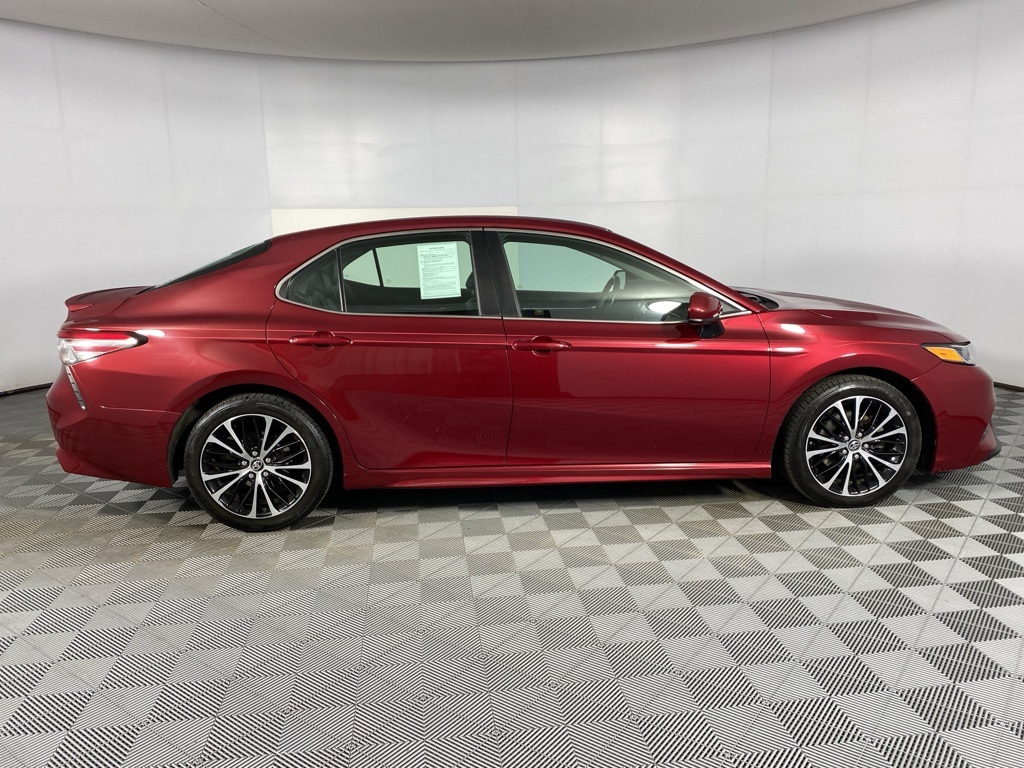 2018 Toyota Camry SE photo 17