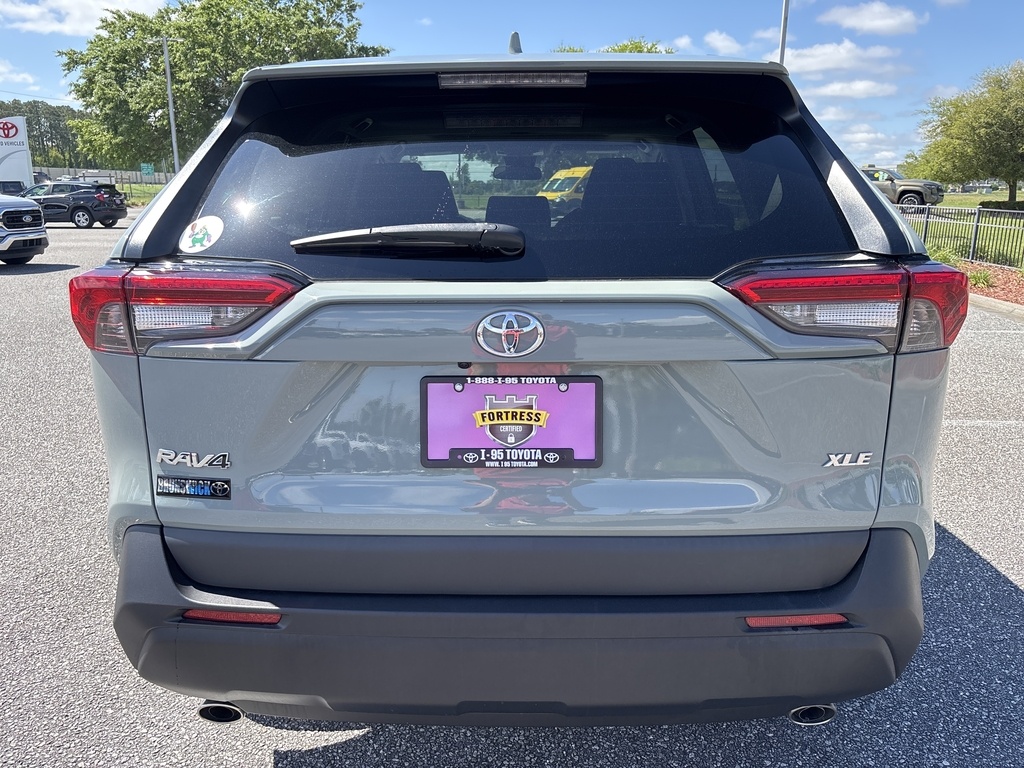 2022 Toyota RAV4 XLE photo 4