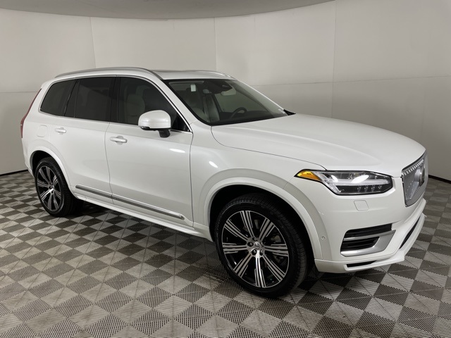 2025 Volvo XC90 T8 AWD Plus photo 2