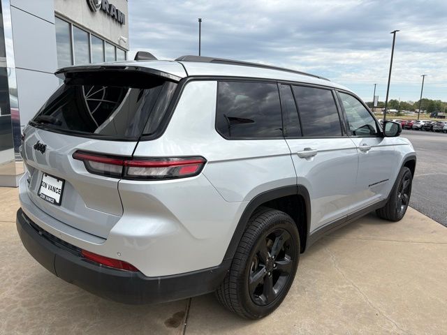 2023 Jeep Grand Cherokee Altitude photo 3