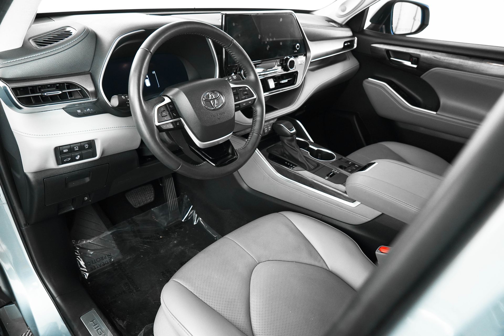 2023 Toyota Highlander L photo 11