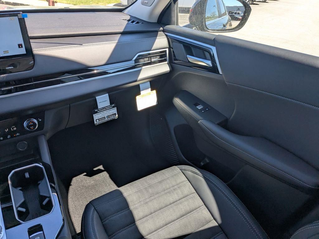 2025 Mitsubishi Outlander SE photo 14