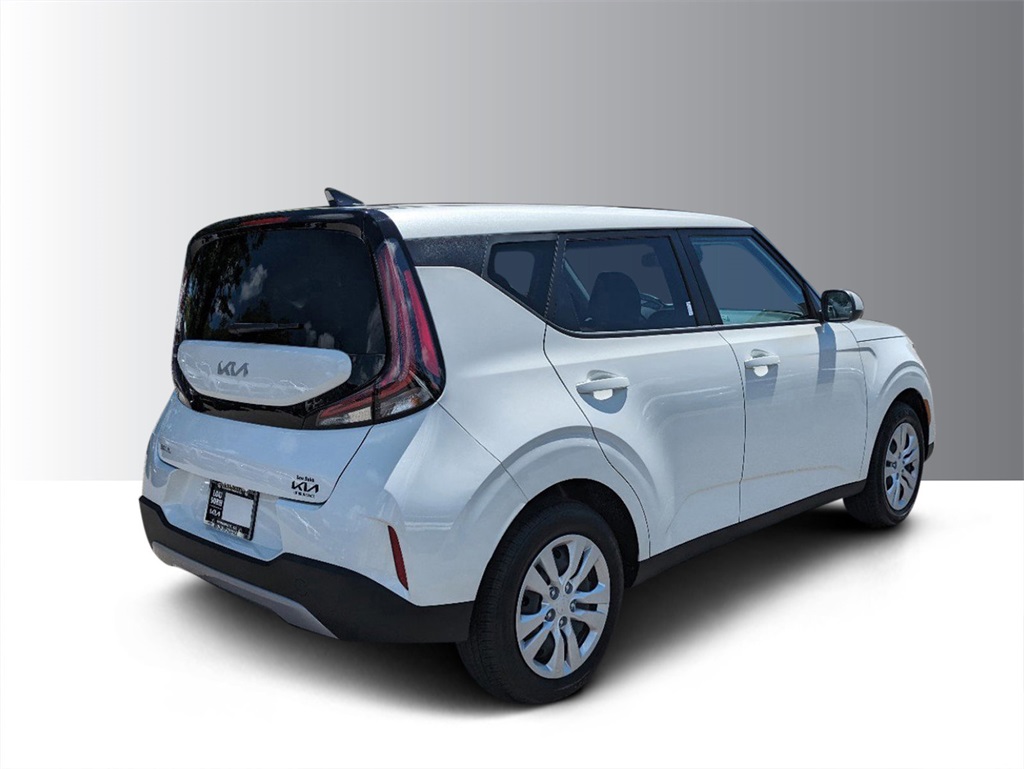 2025 Kia Soul LX photo 3