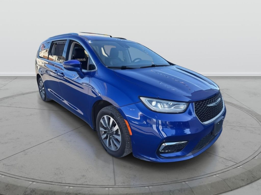 2021 Chrysler Pacifica Touring L's photo