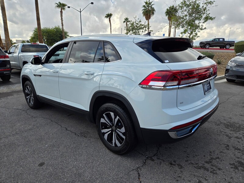 2025 Volkswagen Atlas Cross Sport SE photo 3