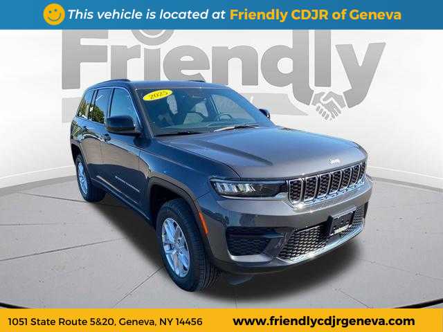 2025 Jeep Grand Cherokee Laredo X photo 4