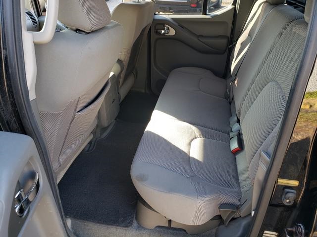 2014 Nissan Frontier SV Crew Cab photo 12