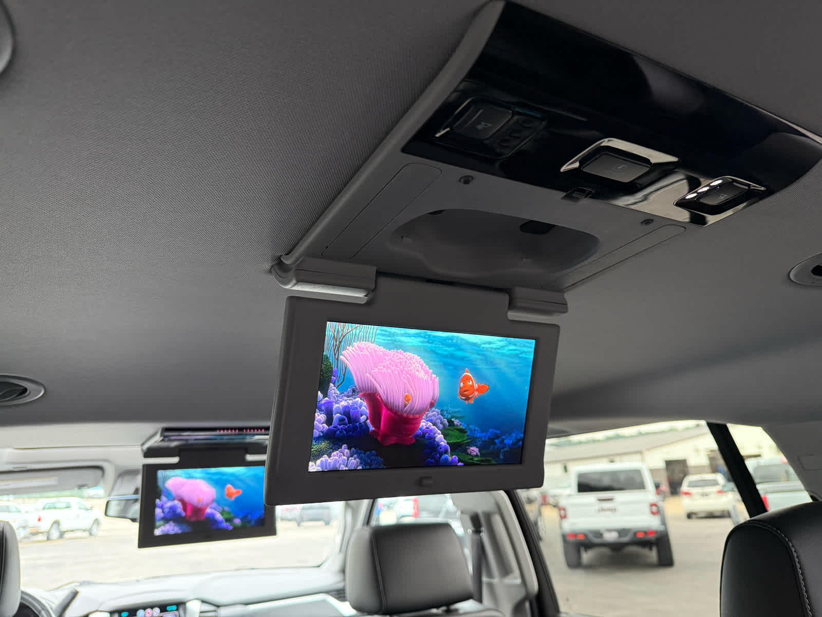 2015 Chevrolet Suburban LTZ photo 23