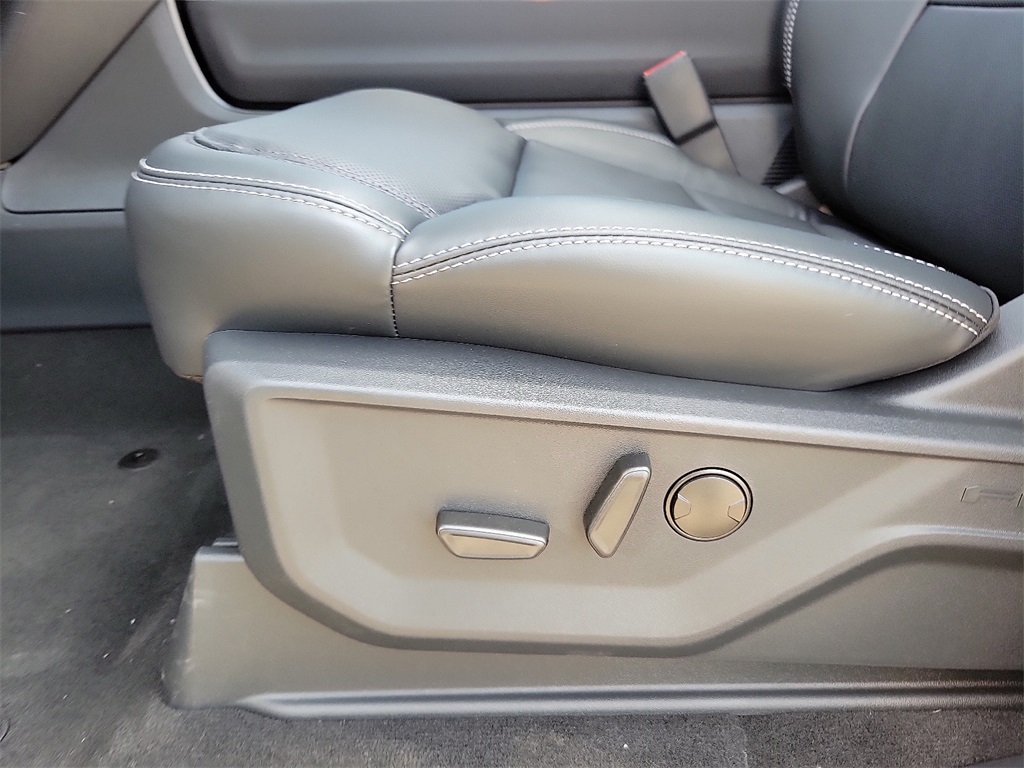 2025 Ford Expedition Platinum photo 13