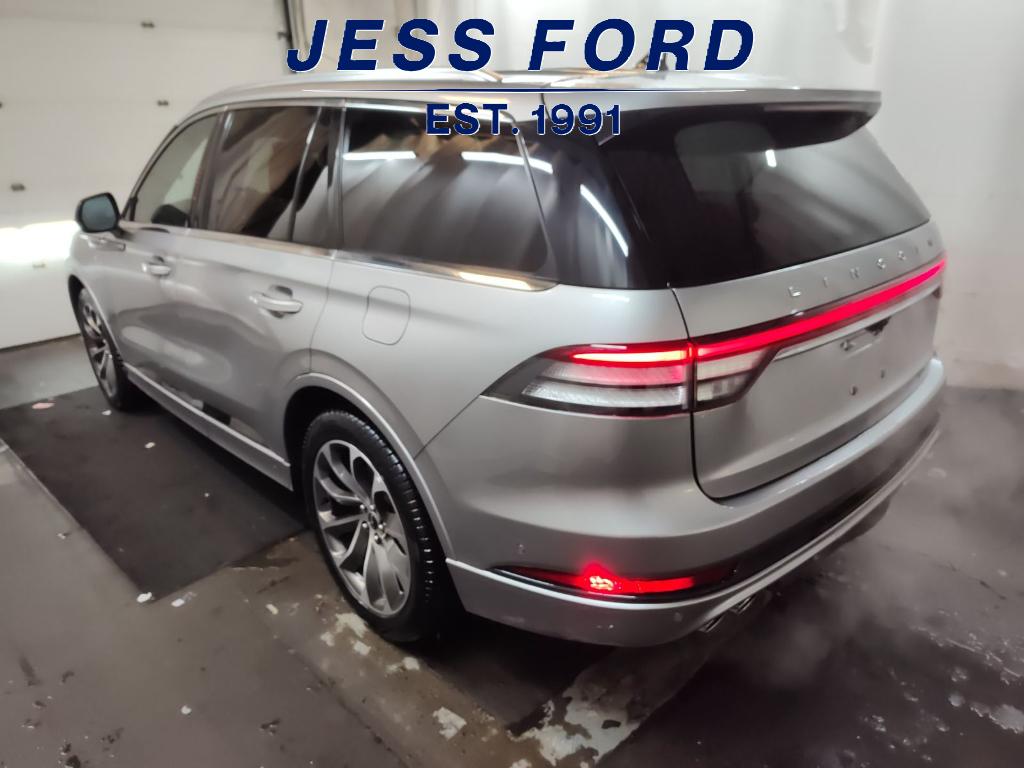 2021 Lincoln Aviator Grand Touring photo 2