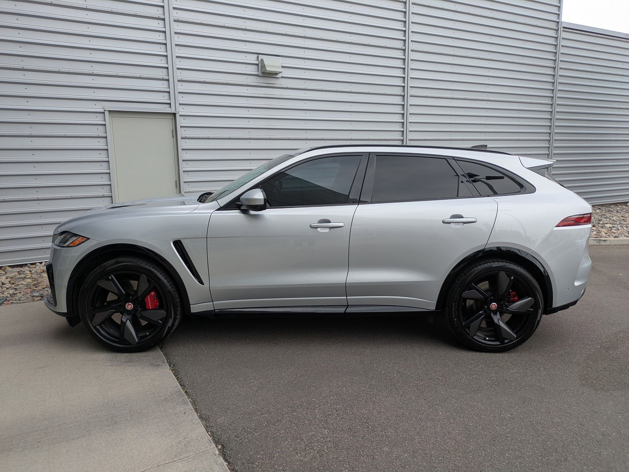 2022 Jaguar F-PACE SVR photo 2