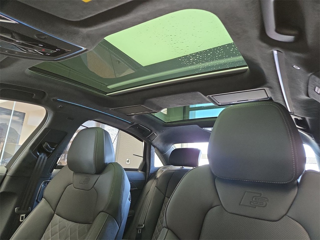 2025 Audi S8 4.0T photo 13
