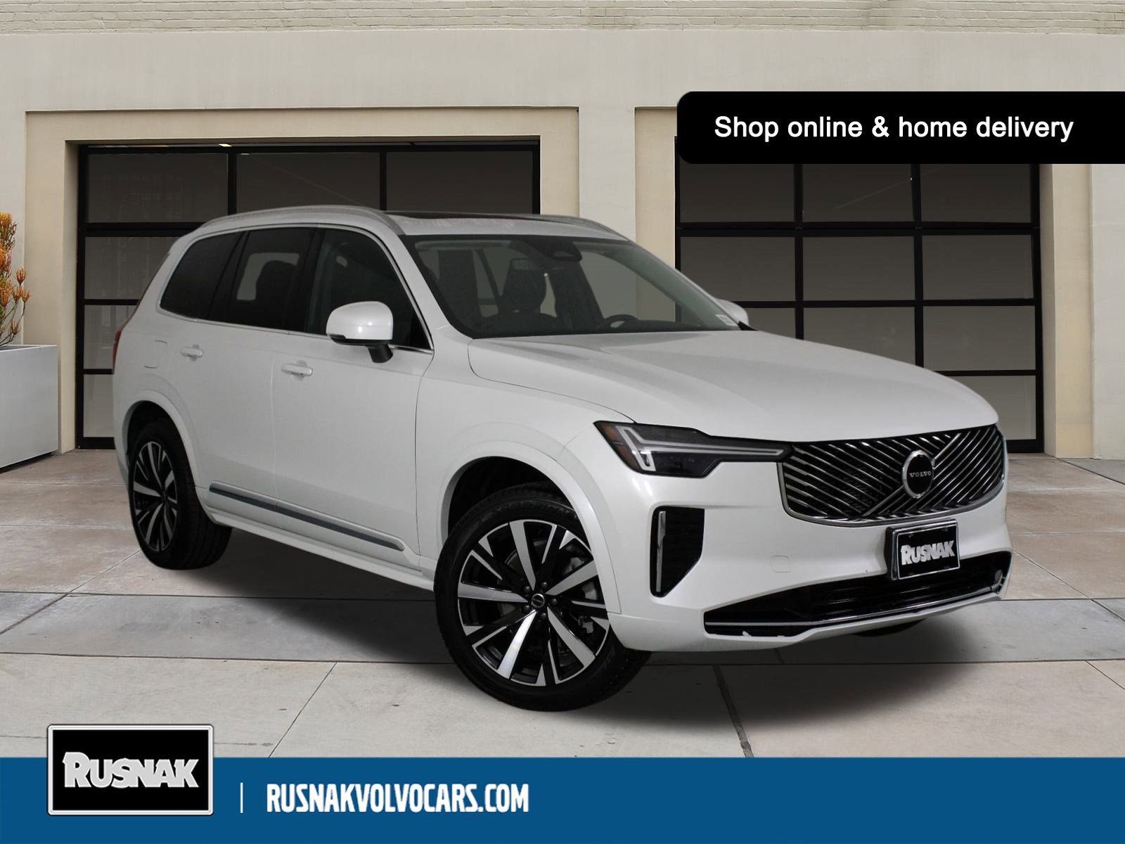 2025 Volvo XC90 Core's photo