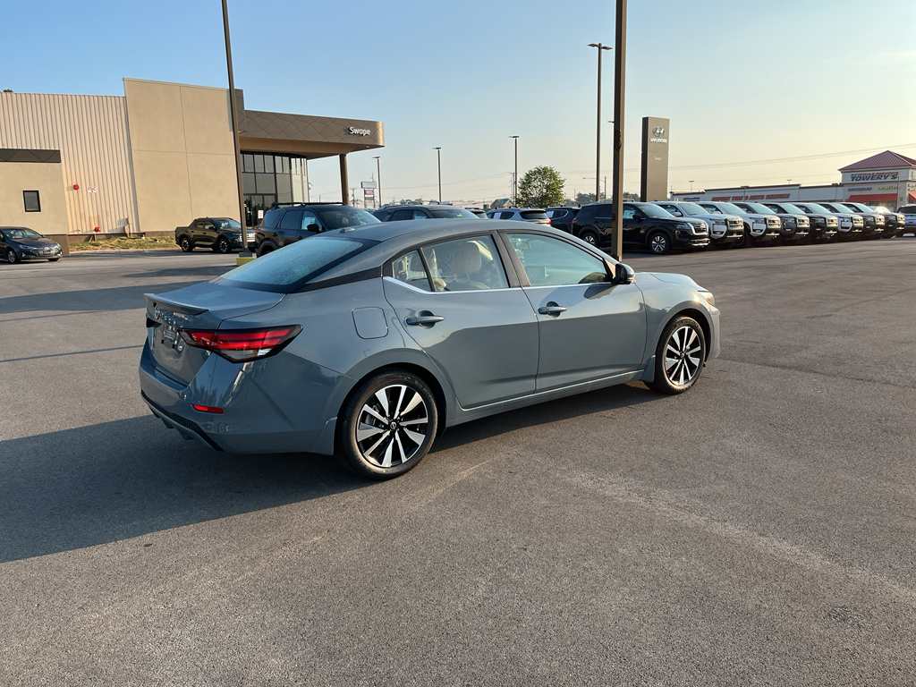 2025 Nissan Sentra SV photo 3