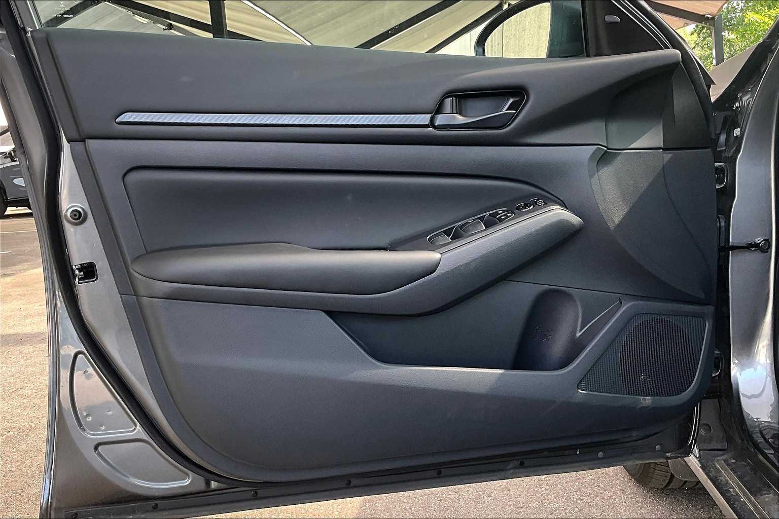 2025 Nissan Altima S photo 13