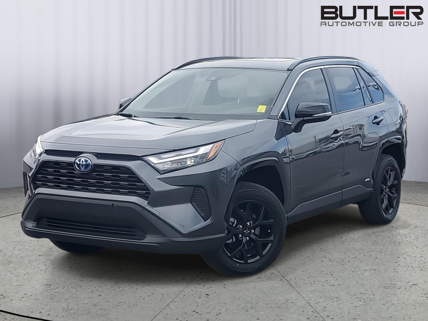 2024 Toyota RAV4 XLE's photo