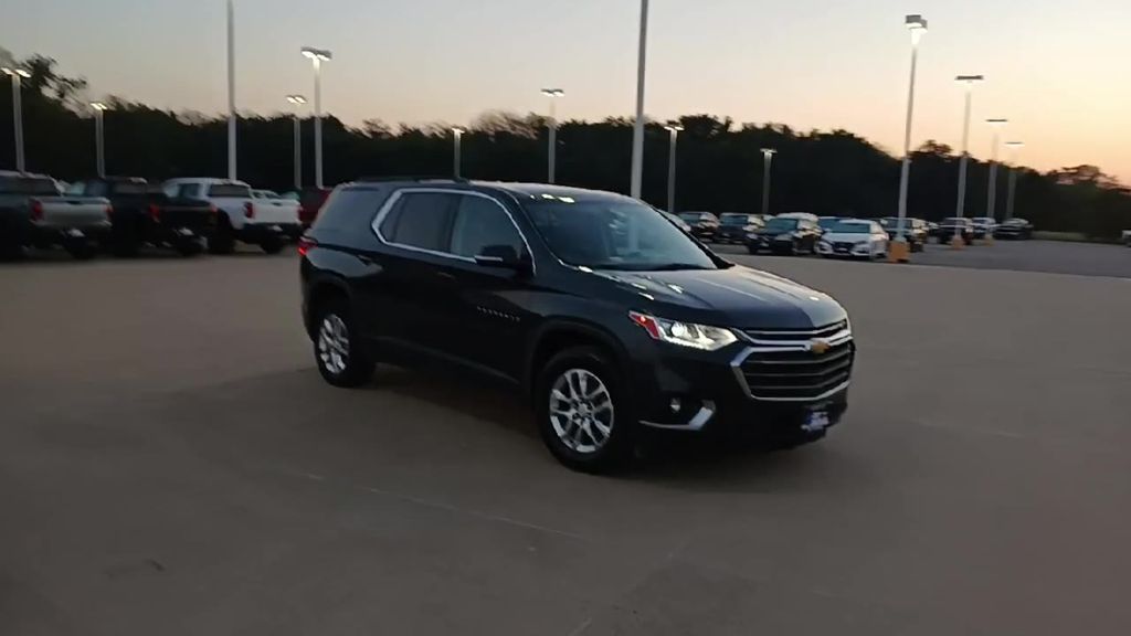 2020 Chevrolet Traverse 3LT photo 2